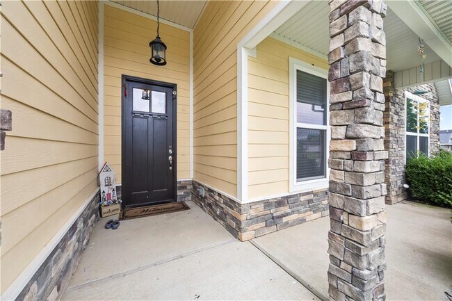 Building Photo - 1041 Silver Maple St