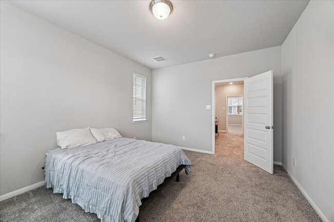 Building Photo - 5502 Cuerta St