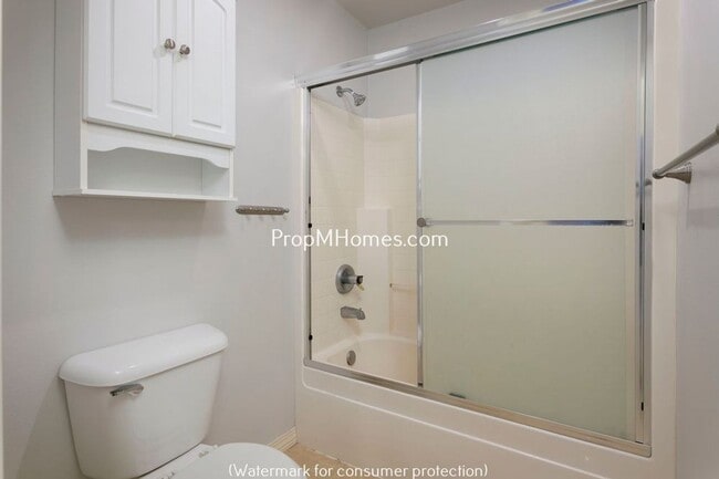 Building Photo - Charming Four Bedroom Bethany Home w/ Fully Fenced Yard!
