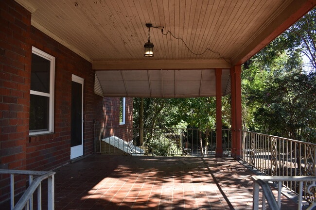 Building Photo - 804 Hickman Rd