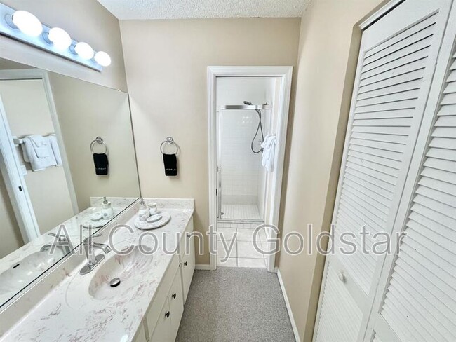 Building Photo - 285 Mark Twain Ln