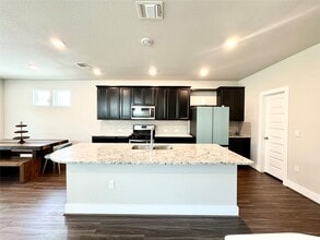 Building Photo - 7103 Silver Star Ln