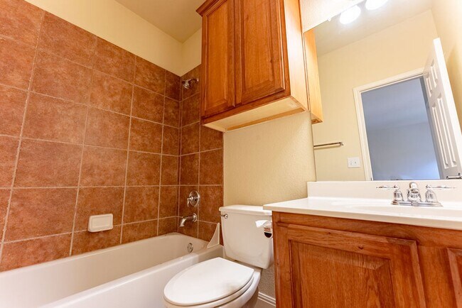 Building Photo - Gorgeous 2 Bedrooms /2.5 Bathrooms + Flex Space Home Near South Austin!!!