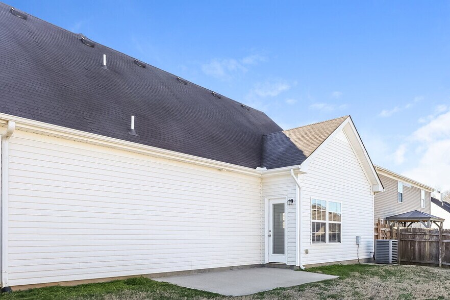 Building Photo - 3734 Chipara Dr