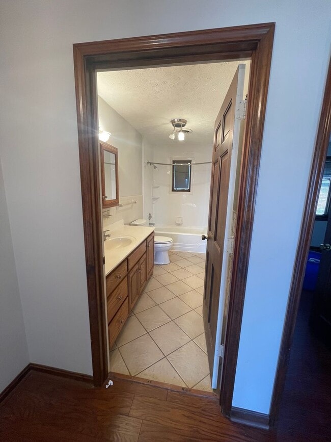 Building Photo - Spacious 3-Bedroom Ranch for Rent in Franklin, KY!