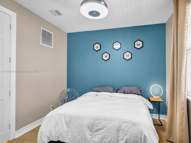 Building Photo - 2249 NE 9th Ave