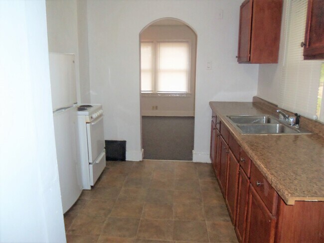 kitchen - 429 Kern St