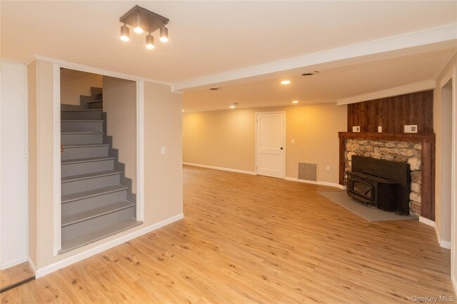 Building Photo - 79 Mountainside Rd