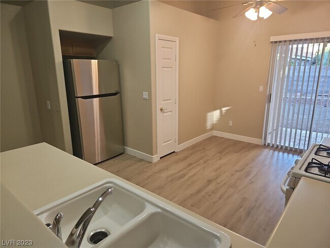 Building Photo - 2529 Vía Di Autostrada