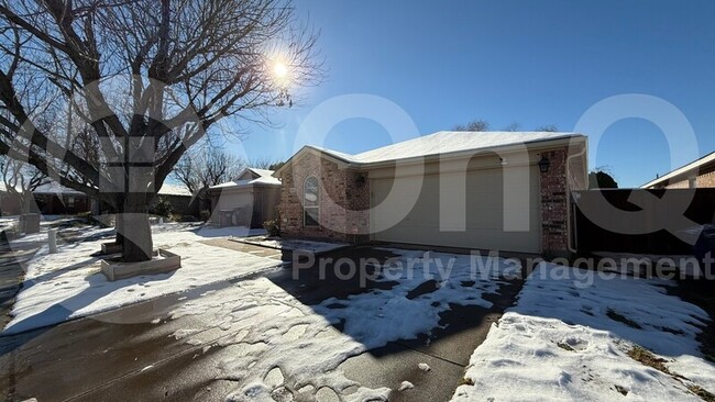 Building Photo - 501 Port Arthur Dr