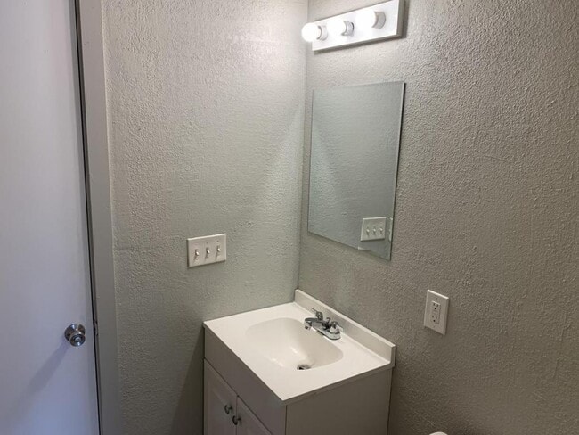 Building Photo - 4229 NE 20th St