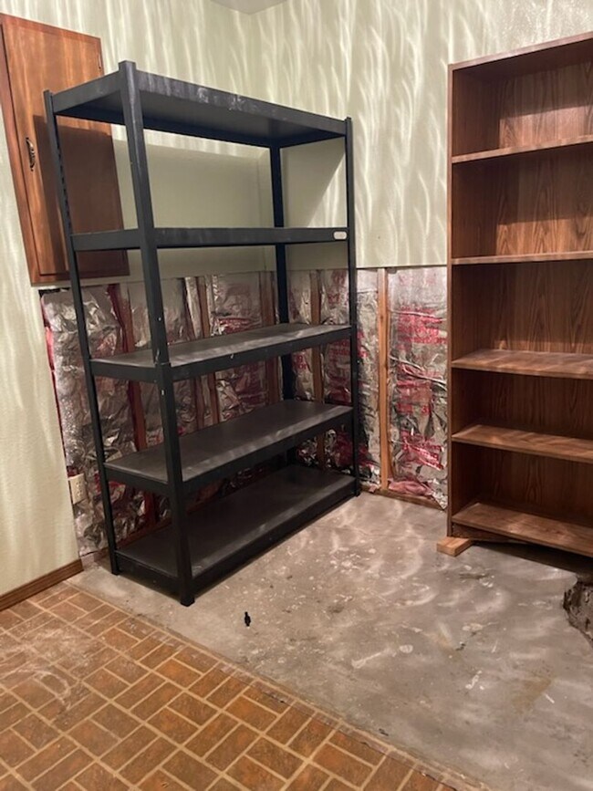 Building Photo - Waterfront! Sunset views! 3 bdrms! Attached garage! Private driveway!