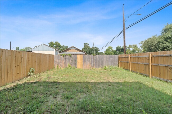 Building Photo - 8027 Virgil St
