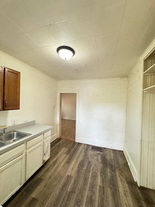 Building Photo - 313 E Ewing Ave