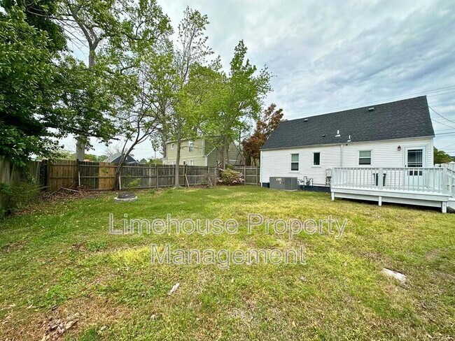 Building Photo - 8803 Tidewater Dr