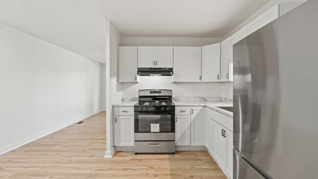 Building Photo - COMING SOON! 3 BEDROOM HOME!