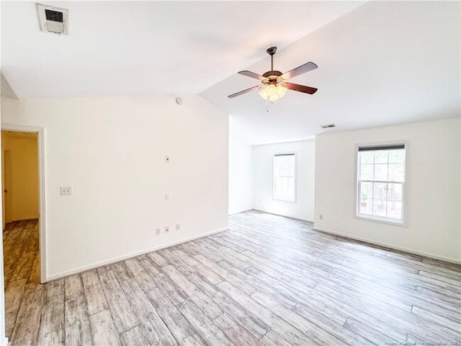 Building Photo - 758 Blue Bird Dr