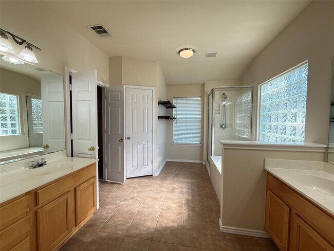 Building Photo - 3403 Rod Carew Dr