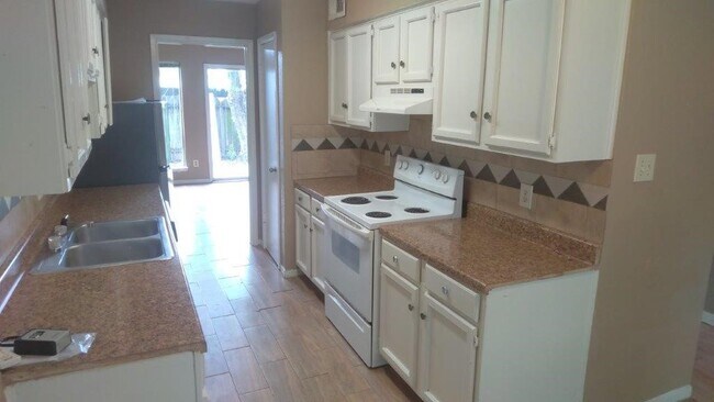 Building Photo - 2429 Miramar Ct
