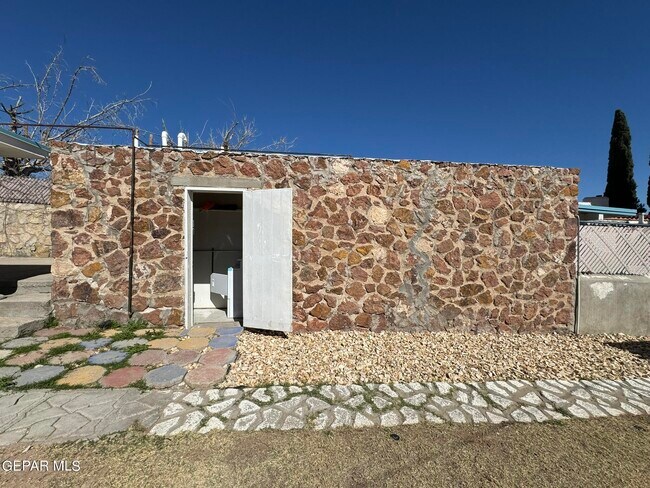 Building Photo - 4505 Pershing Dr