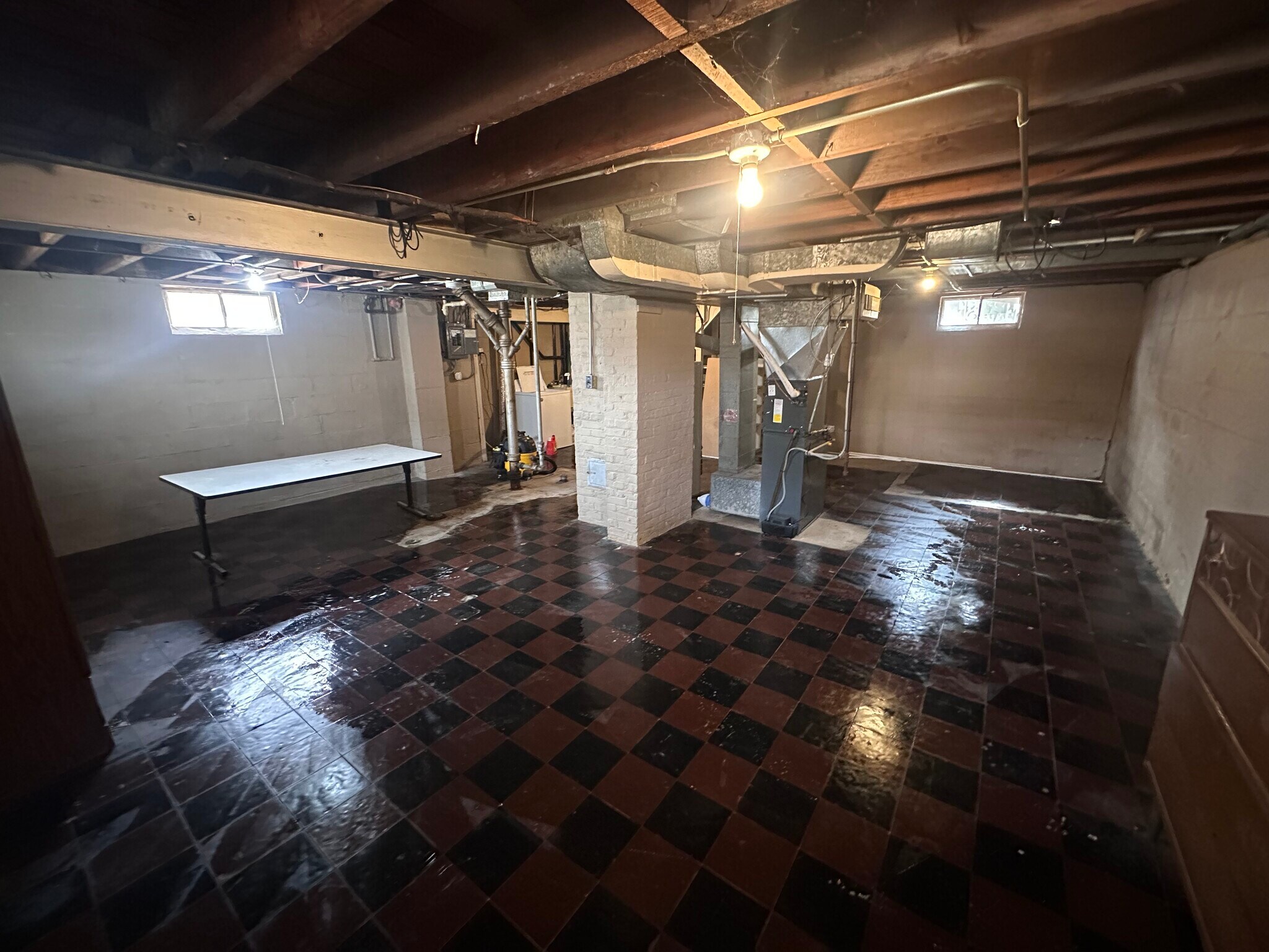 Building Photo - 325 N Cavender St