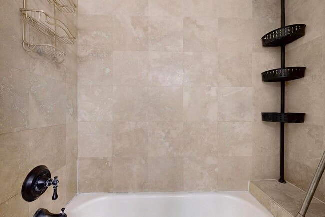 Building Photo - 717 Sagewood Ct SE