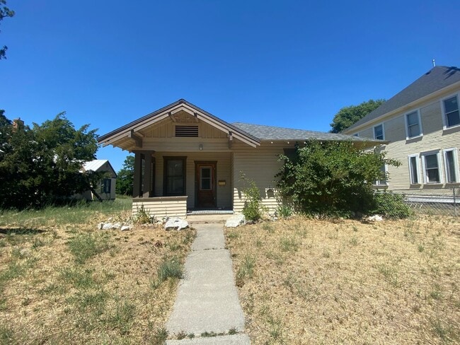 Building Photo - 216 6th St
