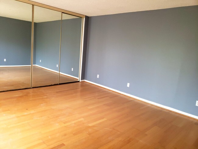 Building Photo - 1440 N Lawnwood Cir