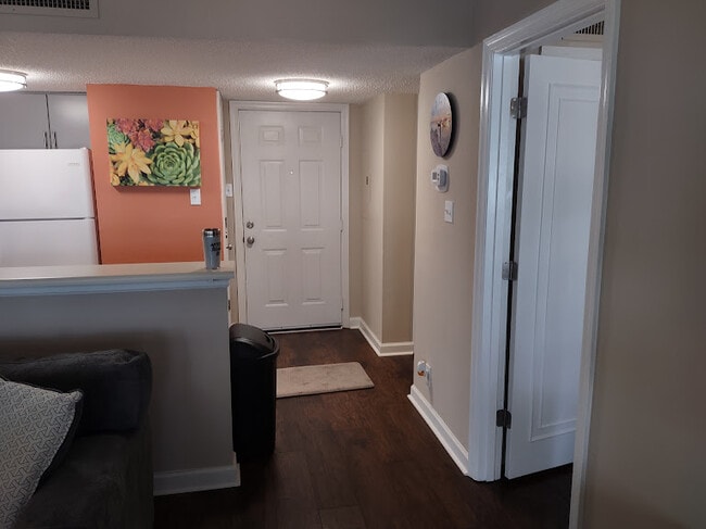 Building Photo - 5907 S Kings Hwy