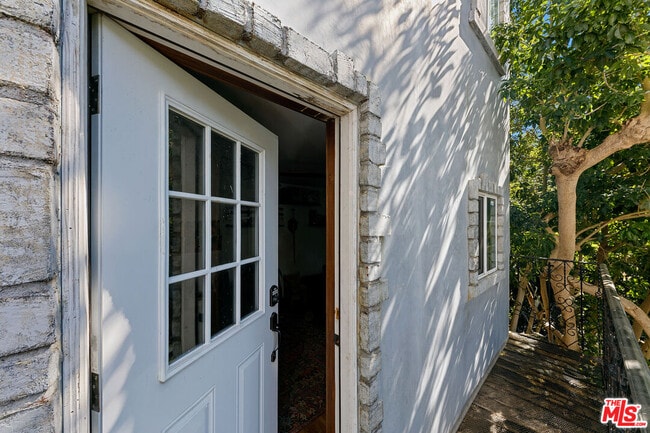 Building Photo - 2851 Seabreeze Dr