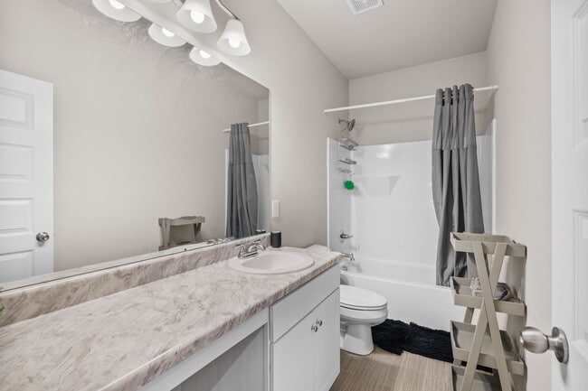 Building Photo - 1518 Valley Brook Dr SW