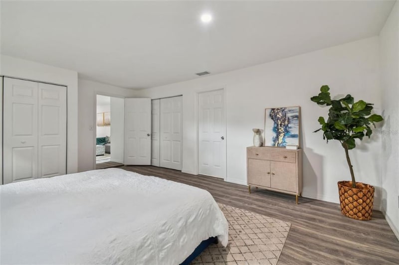 Building Photo - 908 E Cayuga St