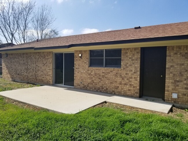 Building Photo - 1710 Kangaroo Ave