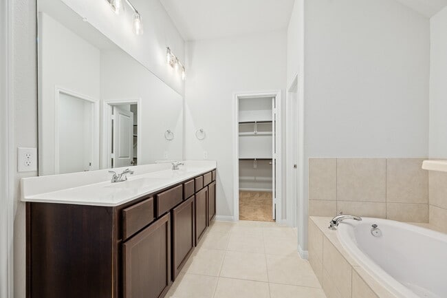 Building Photo - 839 Sarasota Shore Dr