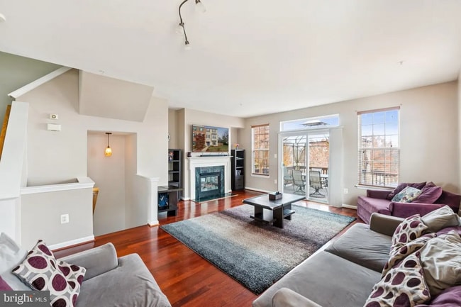 Building Photo - 124 Penwick Cir