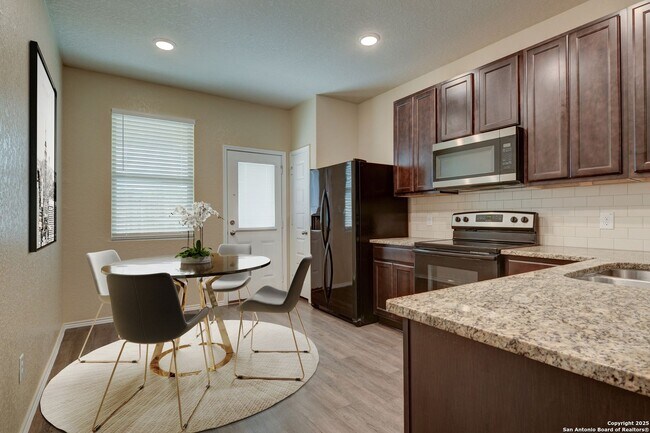 Building Photo - 3931 Somers Crest