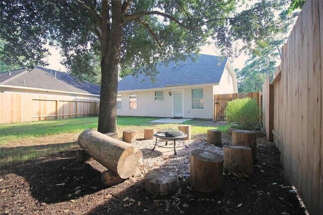Building Photo - 6 Thicket Grove Pl
