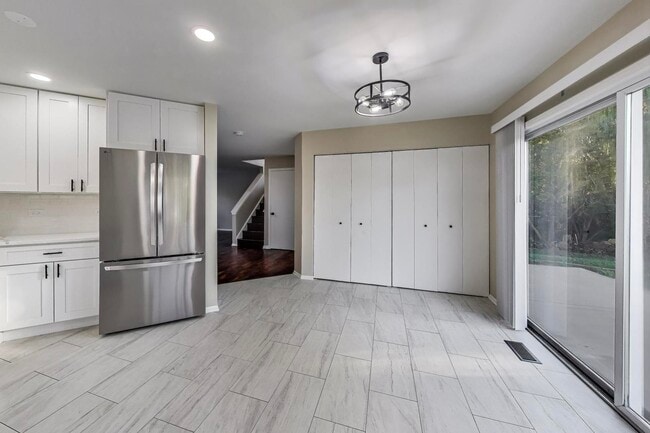 Building Photo - 926 S W Ave