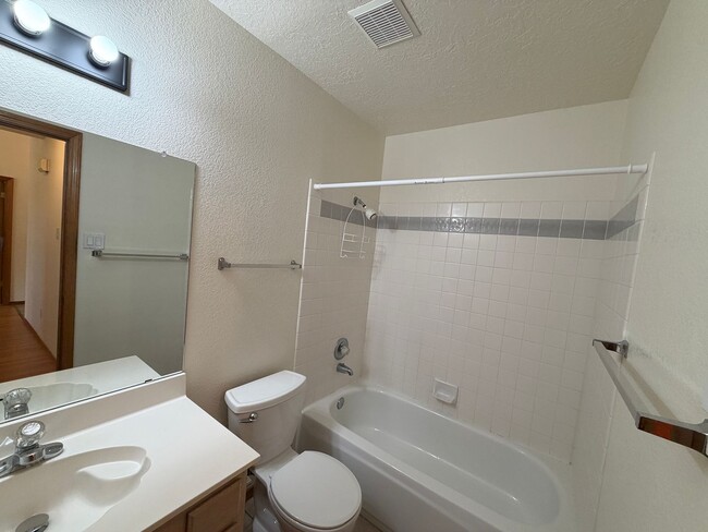 Building Photo - 3 Bedroom Single Story Home Available Near Unser Blvd NW & Ladera Dr NW!