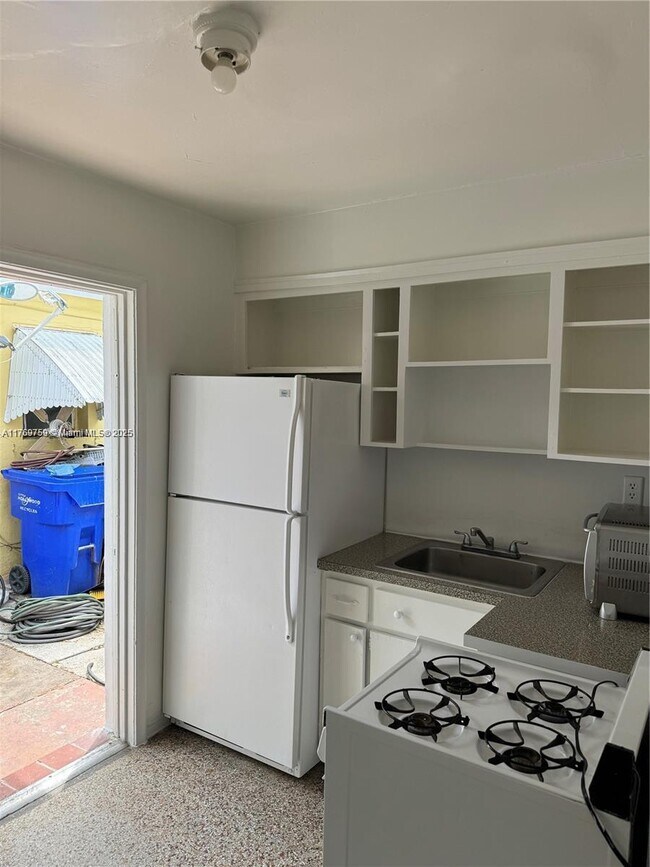 Building Photo - 2023 Taylor St