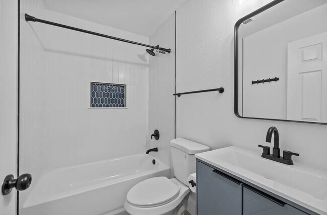 Building Photo - 16216 Circlegreen Dr