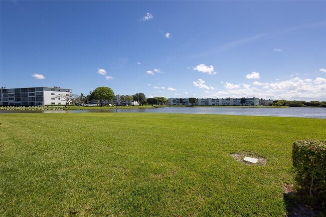 Building Photo - 3049 Wolverton C