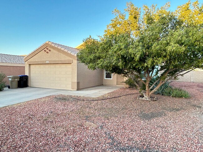 Building Photo - Unique 4 Bedroom, 2 Bath 2 Car Garage