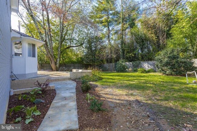 Building Photo - 5400 Greystone St