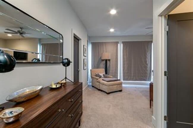 Building Photo - West Side Manhattan Townhome Available July 1!