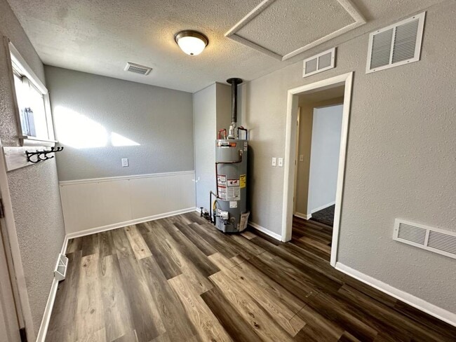 Building Photo - 1368 Spruce Ave