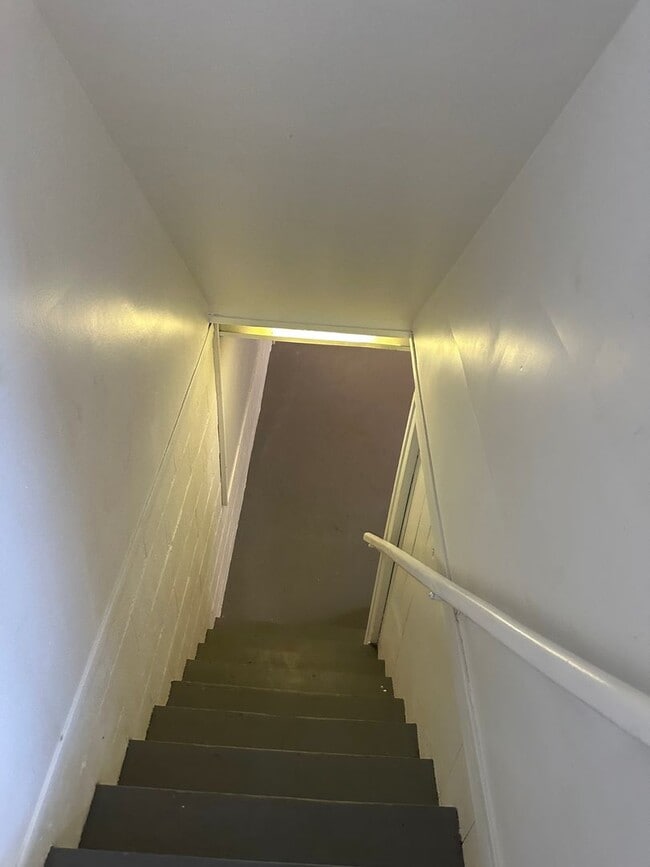 Building Photo - Charming 3 Bedroom In Central Columbus with Fenced in Yard