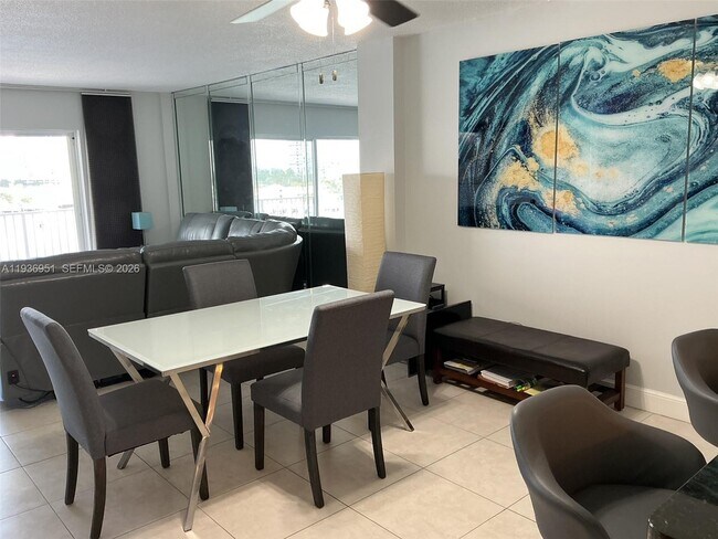 Building Photo - 400 Golden Isles Dr