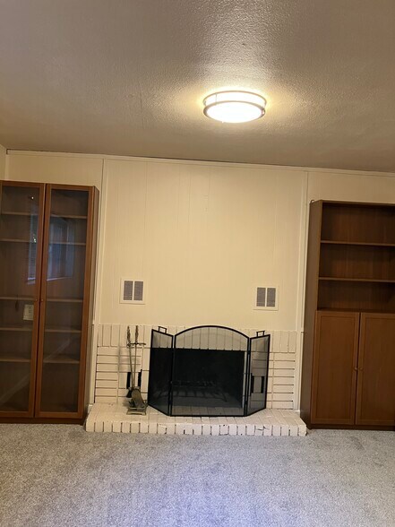 Living room - 26027 Woodland Way S