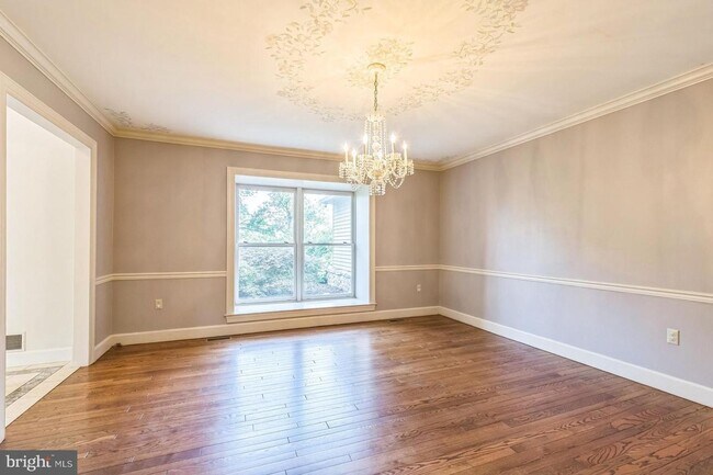 Building Photo - For Rent! Large 5-Bedroom, 3.5-Bath Home with Scenic Views